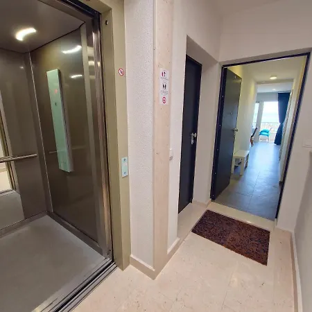 아파트 Blue Lagoon Sea View *