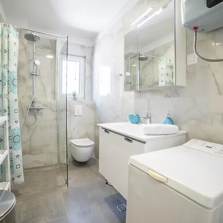 Blue Lagoon Sea View Apartamento *